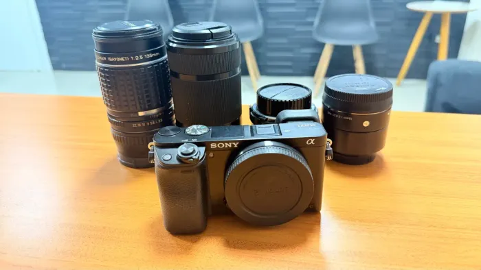 OPORTUNIDADE! Sony A6000 + 4 Lentes | Kit Completo por Apenas R$ 3.500!