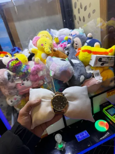 Relógio pulseira semelhante a couro