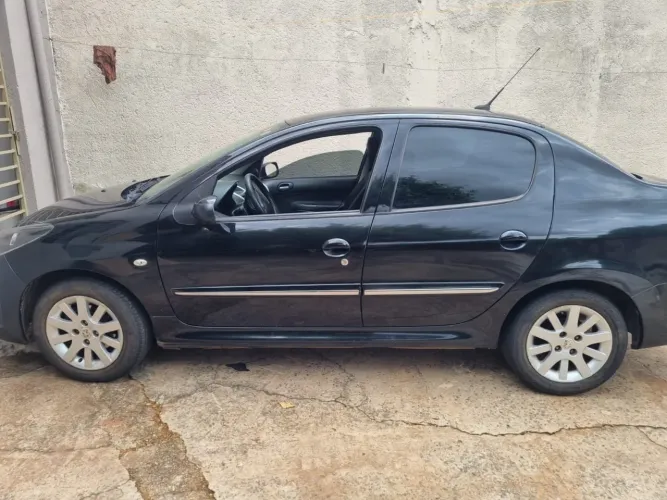Peugeot 207 Sedan Passion XS 1.6 Flex 16V 4P AUT 2013