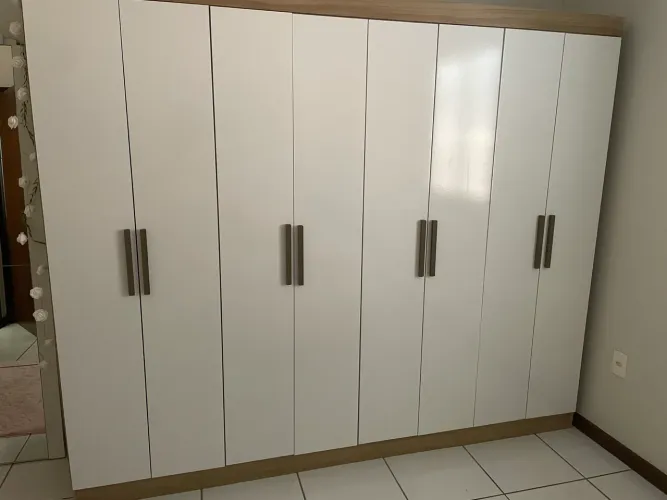 Vendo guarda roupas 8 portas