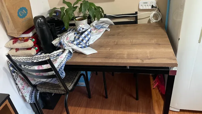 Mesa com 6 cadeiras