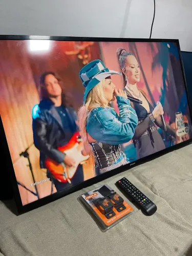 Tv Samsung 43 polegadas .