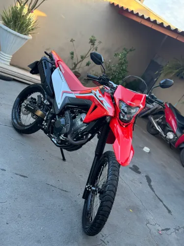 Tornado 300 único dono