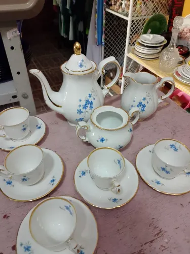 Jogo de porcelana incompleto