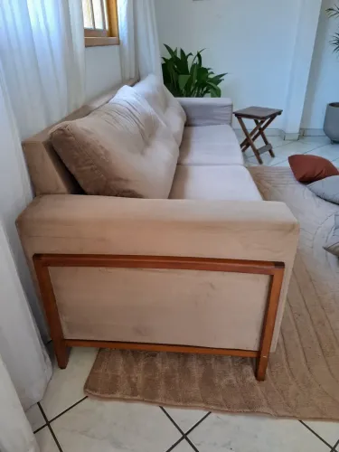 VENDO SOFÁ,  NÃO É RETRÁTIL. 