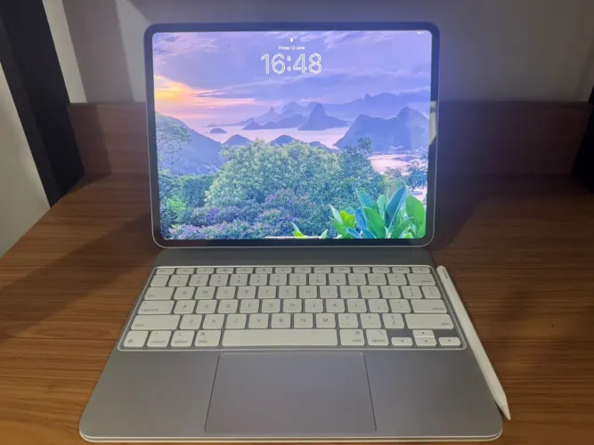 iPad Pro 13 inch M4 256GB com Pencil Pro e Magic Keyboard