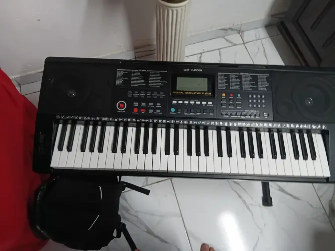 VENDO TECLADO INICIANTE MXT T-5000 9 MESES DE USO