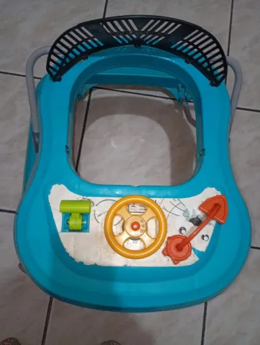 Vendo andador infantil consevado