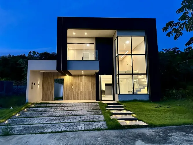 Casa Duplex no Mosaico Ponta Negra com 4 Suítes, Piscina, Espaço Gourmet e Automação