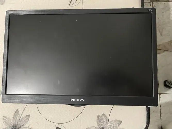 Monitor Philips 193V5LHSB2/57 ? 18,5" ? HDMI + VGA ? Preto ? Bom estado - em BH