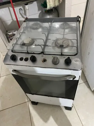 Fogão de 4 bocas apenas com 1 botão faltando pega todas as bocas e forno !!!