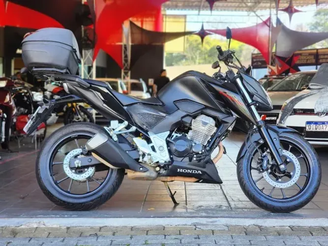 CB 300F Twister 2024 - Muito conservada e revisada ! Aceito troca e financio - cartão 24x