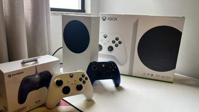 XBox séries s com 2 controles completo !