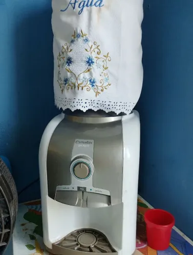Bebedouro Smaltec em perfeito estado