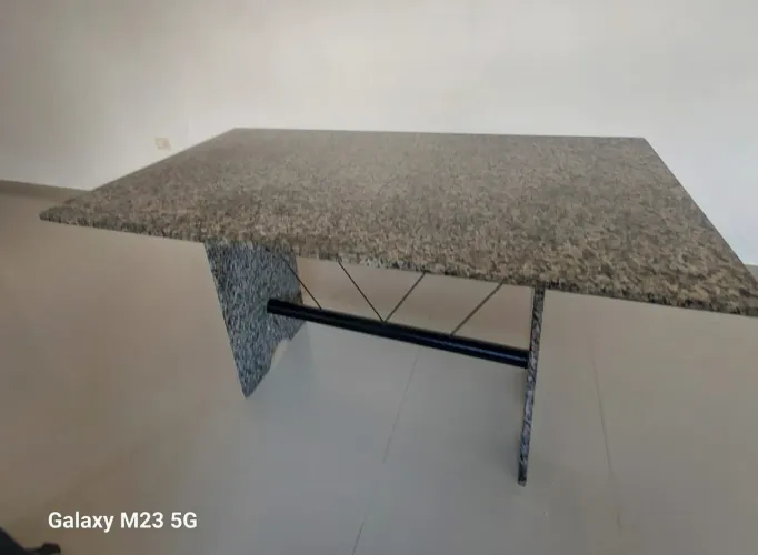 Mesa 6 lugares tampo granito base granito e aço usado 