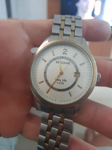 Vendo um relógio séculos funcionando perfeitamente