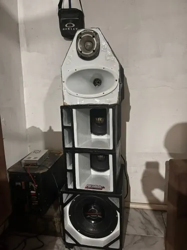 Vendo essa torre de som sem os módulos 