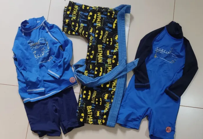 Kit roupão, boné e roupa de banho 2 anos