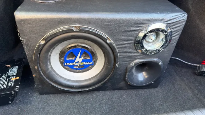 Caixa com subwoofer 12 lightning audio