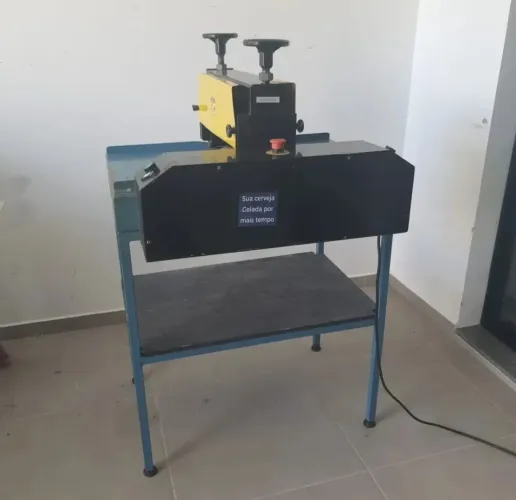 Máquina de corte e vinco automática 