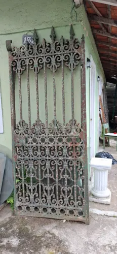 Portão de ferro antigo