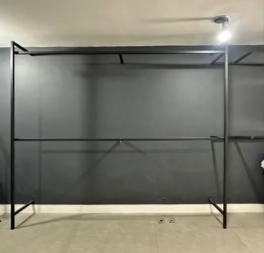 Arara para loja de roupa