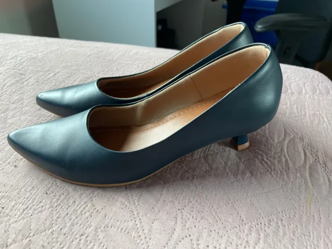 Scarpin azul escuro salto baixo( Usaflex)
