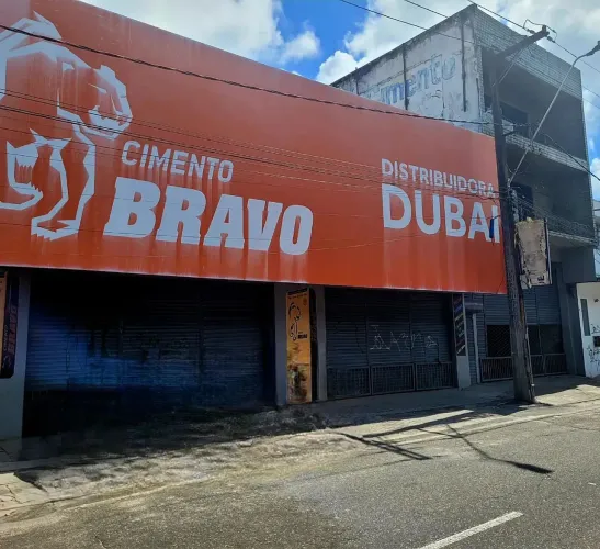 Lene Pegado Vende Galpão com 2.200 m² P/Financiar  com P/Comercial e Ap de 3 suítes nos Al