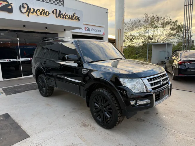 Mitsubishi Pajero HPE Full 3.2 4X4 T.i.dies. 5P AUT 2020