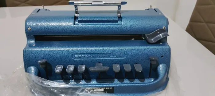 Máquina de escrever Perkins braille