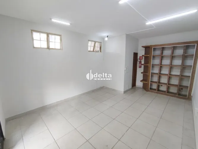 Loja disponível para locação no bairro Cazeca em Uberlândia-MG.