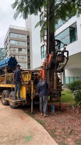 Perfuração de poço artesiano/ mini poço