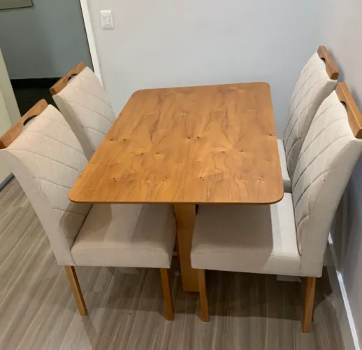 Mesa Laminada com 4 Cadeiras de Linho NOVO