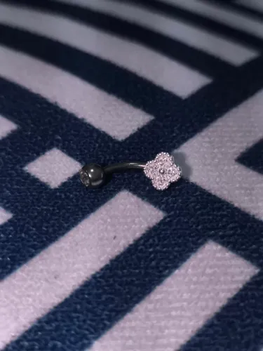 Piercing de umbigo de prata cravejada com zircônia e haste de aço inox, pronta entrega