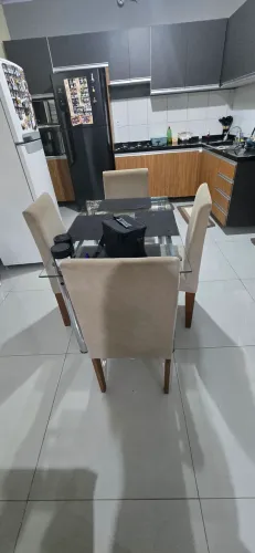 Sofá/ geladeira/ mesa de 4 locais