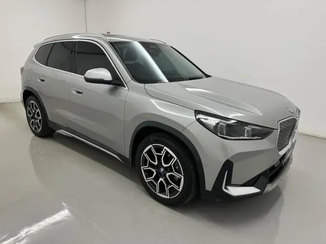 BMW IX1 Edrive 20 X-line (elétrico) 2024