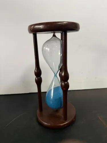 Ampulheta Decorativa 3 min 30 segundos areia azul com base madeira