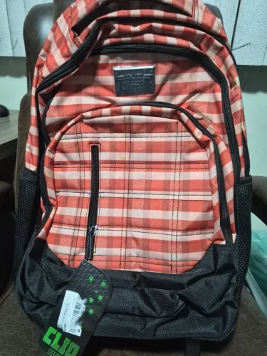 Mochilas com rodas e puxador luxo novas!!!!