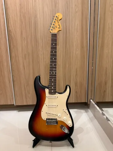Guitarra Fender Stratocaster Highway One