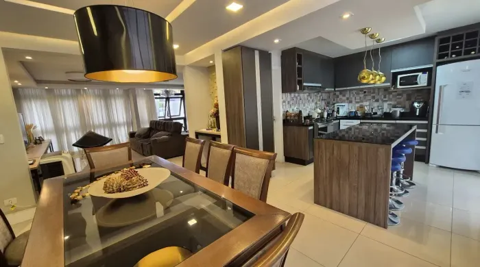 Casa para venda com 300 metros quadrados com 3 quartos em Jardim Botânico - Curitiba - Par