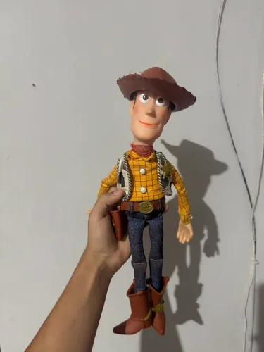 Woody signature em inglês
