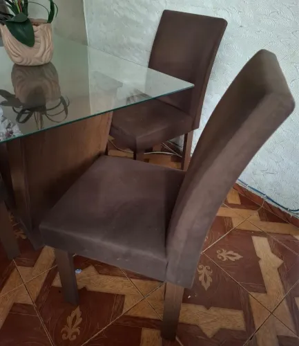 Mesa de jantar com 4 cadeiras, tampo de vidro