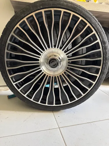 Roda aro 20 e pneu perfil fino