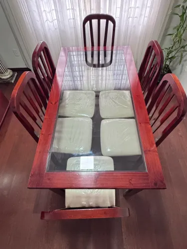 Mesa jantar com 6 cadeiras e aparador