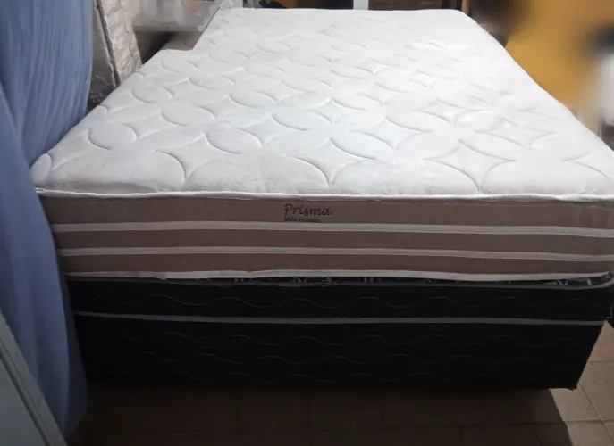 Cama box de casal: base + colchão de molas ensacadas