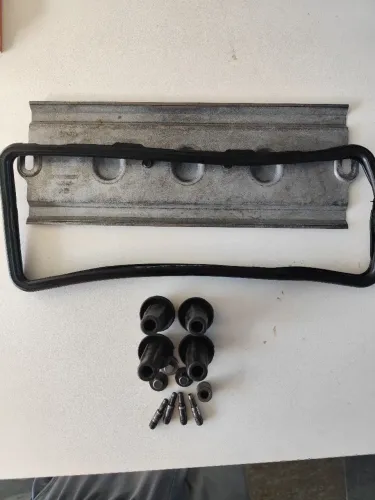 Eestojo (parafuso). Borracha de vedação motor Peugeot 206/207. Mais borracha dos bicos.