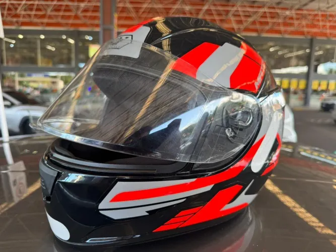 Capacete semi novo