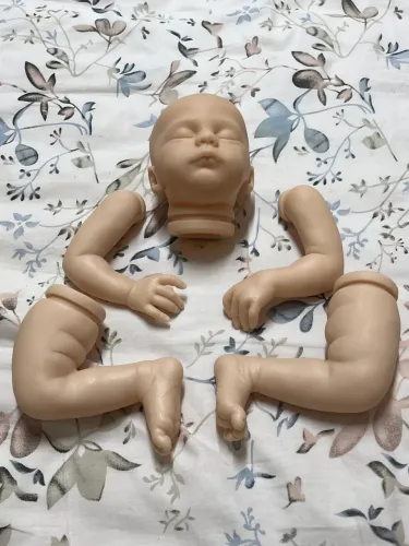 Bebê reborn kit Luca by laura tuzio ross (cru)