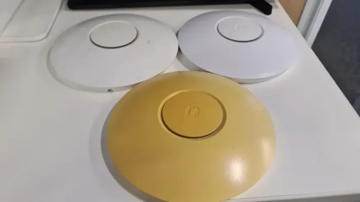Access Point Ubiquiti UniFi AP-LR - 3 unidades (1 com fonte)