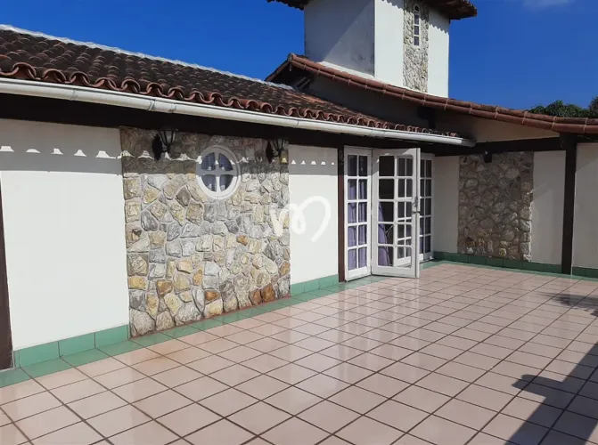 Casa 5 quartos, sendo 5 suítes
